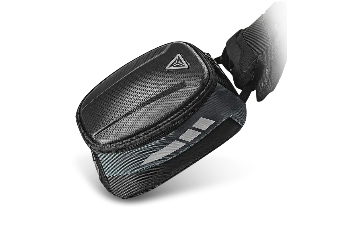 Motowolf Magnetic Tank Bag mounted on motorcycle fuel tank