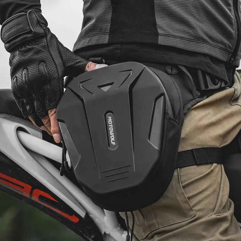 Motowolf Leg Bag – Motorcycle Waterproof Riding Waist & Thigh Pouch 4 Motowolf Leg Bag worn on leg during riding