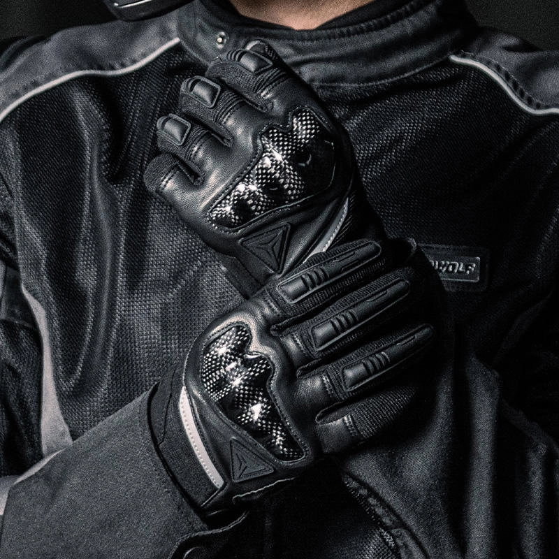 Motowolf Leather Gloves – Premium Motocross Riding Gear 5 Close-up of the adjustable hook-and-loop velcro wrist strap on the Motowolf Leather Full Finger Gloves