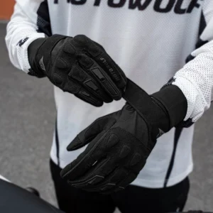 The conductive touchscreen-compatible index finger of the Motowolf Riding Gloves GM9 operating a smartphone